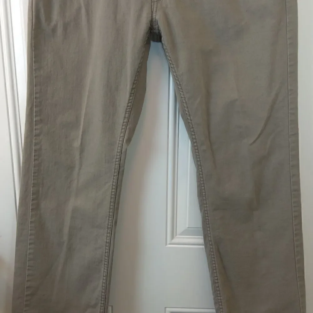 Levi's signature tan five pocket straight leg jean